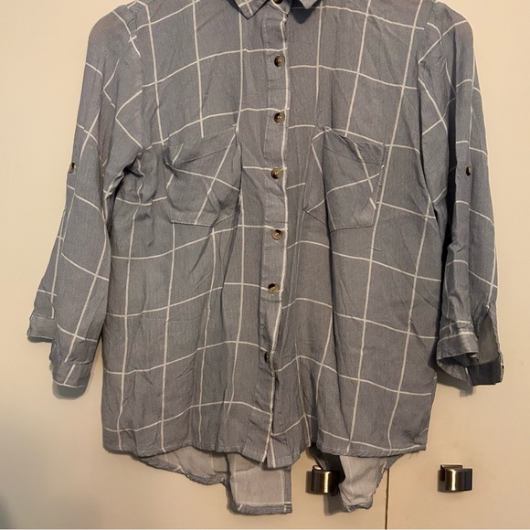 Sim & Sam Button Up Blouse - Picture 2 of 9